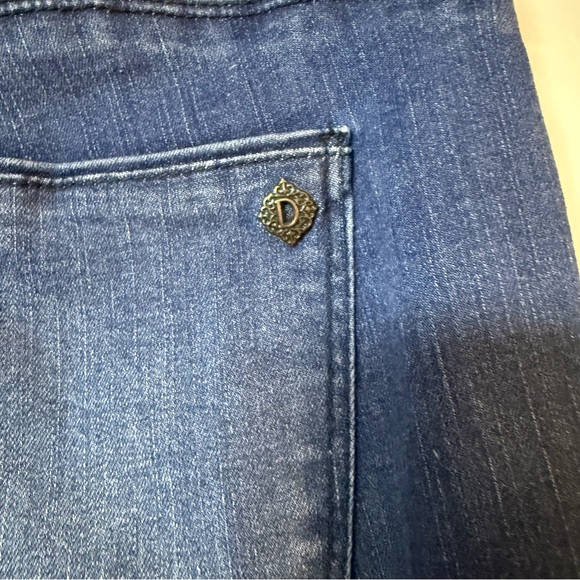 Women’s Democracy “Ab”Solution Kick Flare Jeans - Picture 7 of 10